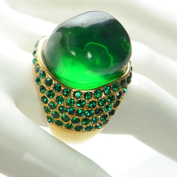 Kenneth Jay Lane  KJL Gold-tone Lucite & Crystal Dome Ring - Picture 1 of 9